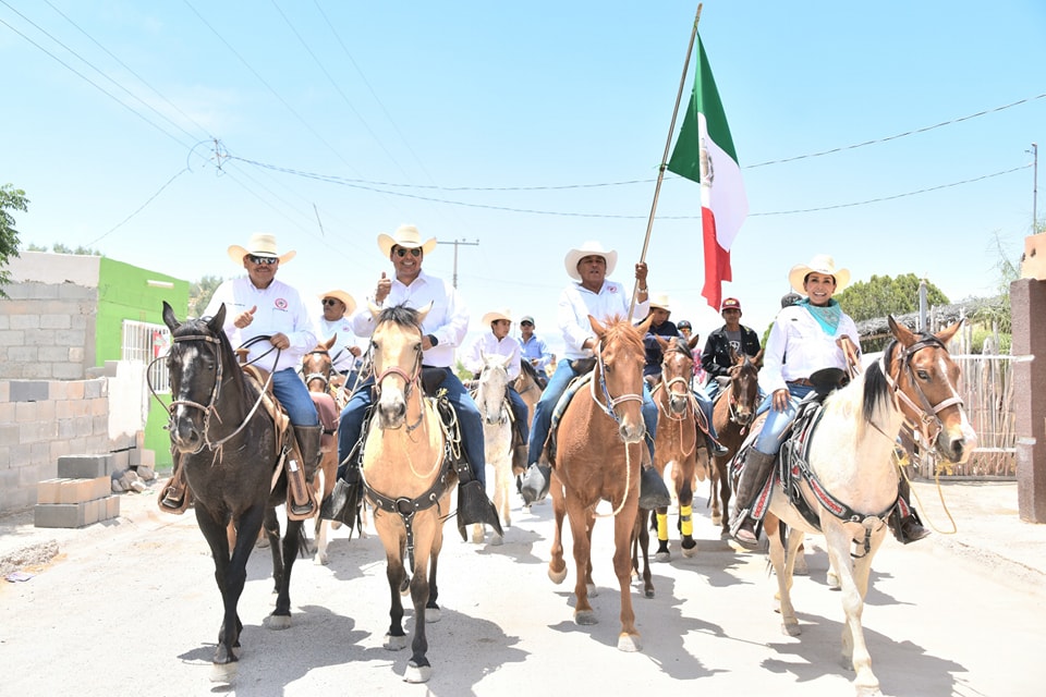 Se celebra la cabalgata por el aniversario de Santa Teresa en Cuatro Ciénegas